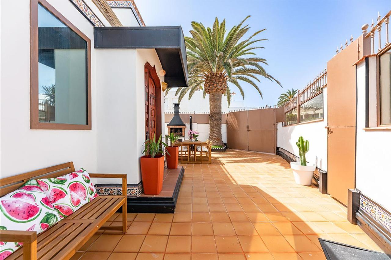 Villa Corralejo Bay Beachfront Corralejo By Holidays Home Luaran gambar